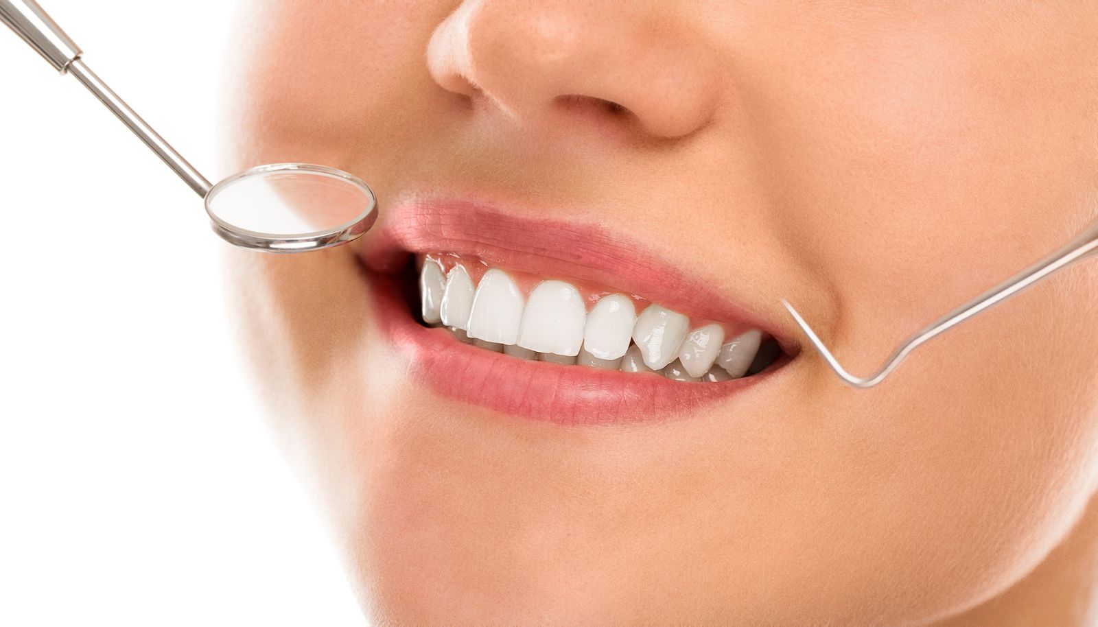Close-up of a dental examination (illustrative photo)